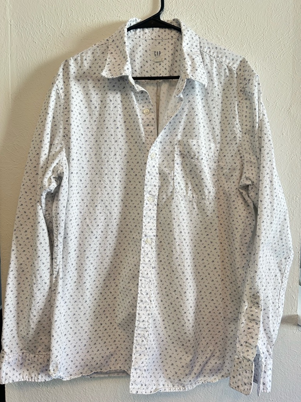 GAP Men's White Shirt with Navy Micro Pattern